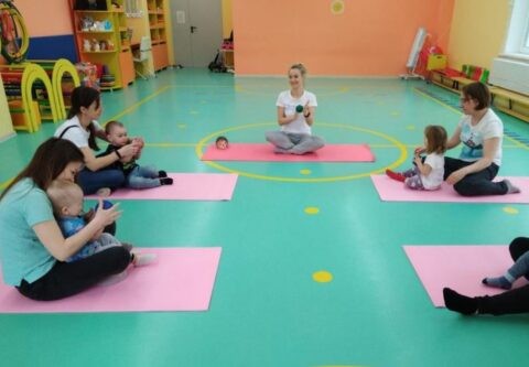 Физкультурное развлечение для неорганизованных детей «С мячиком играем — здоровье укрепляем»